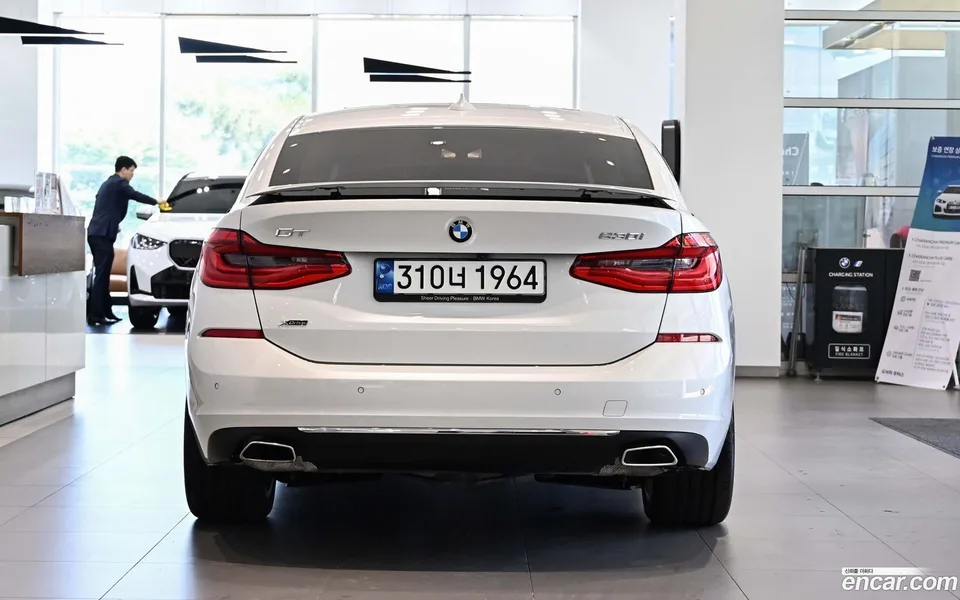 BMW 6 Series GT 630i xDrive 2023 — миниатюра 3