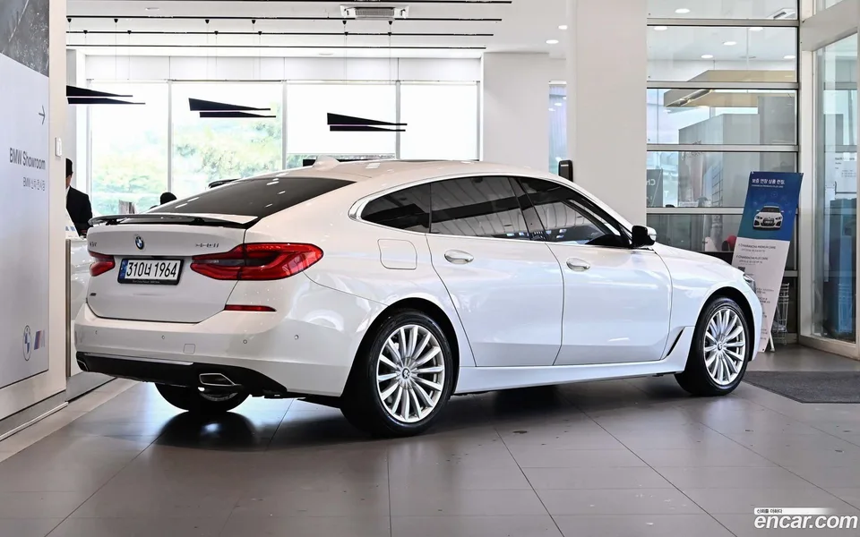 BMW 6 Series GT 630i xDrive 2023 — миниатюра 4