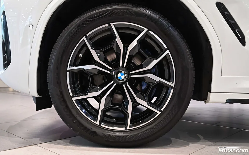 BMW X4 xDrive20i M 2023 — миниатюра 2