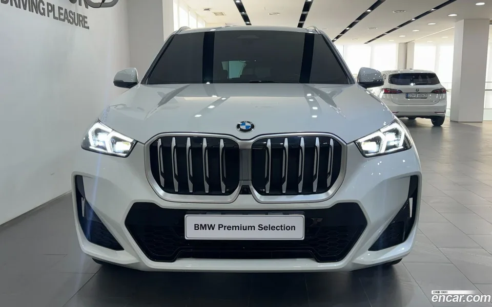 BMW X1 xDrive 20i M 2023 — миниатюра 3