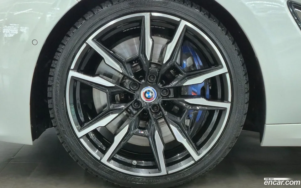 BMW 8 Series M850i xDrive 2022 — миниатюра 5