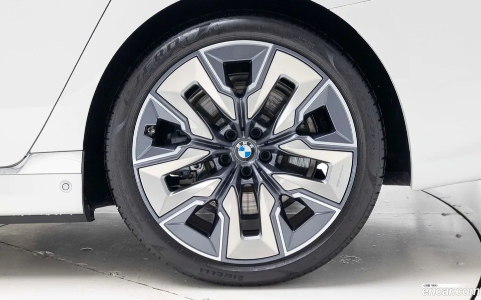 BMW 7 Series 750e xDrive 2025 — миниатюра 5