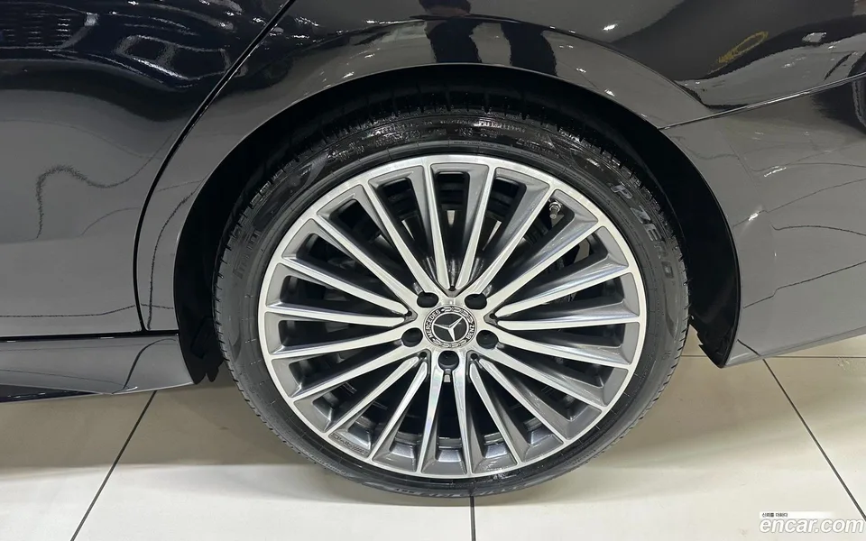 Mercedes-Benz C-Class C300 4MATIC AMG Line 2024 — миниатюра 5