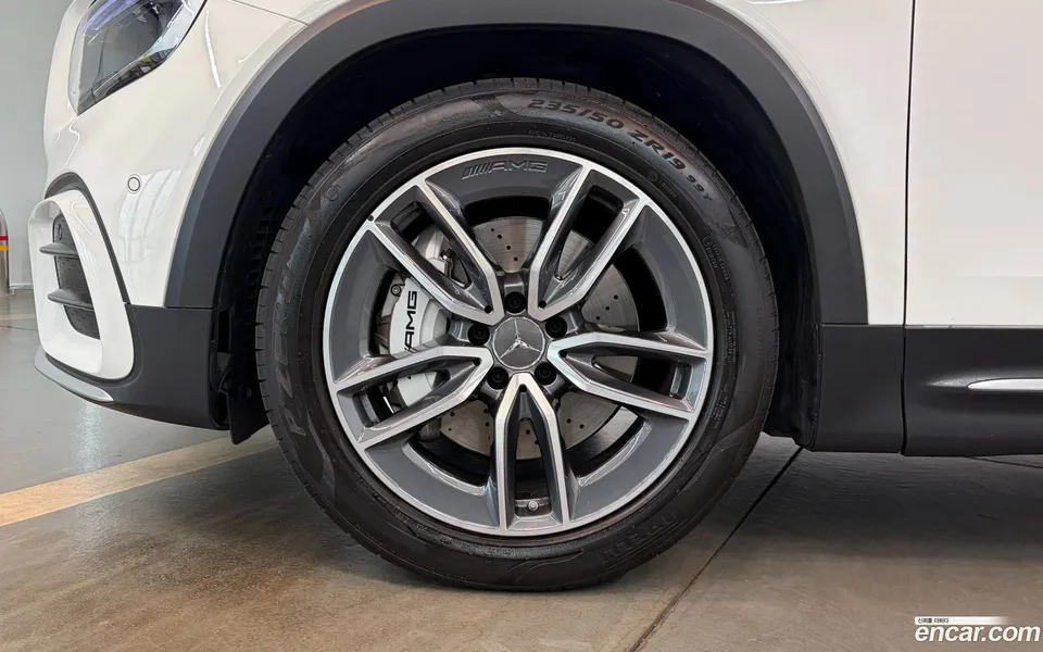 Mercedes-Benz GLB-Class AMG GLB35 4MATIC 2025 — миниатюра 5