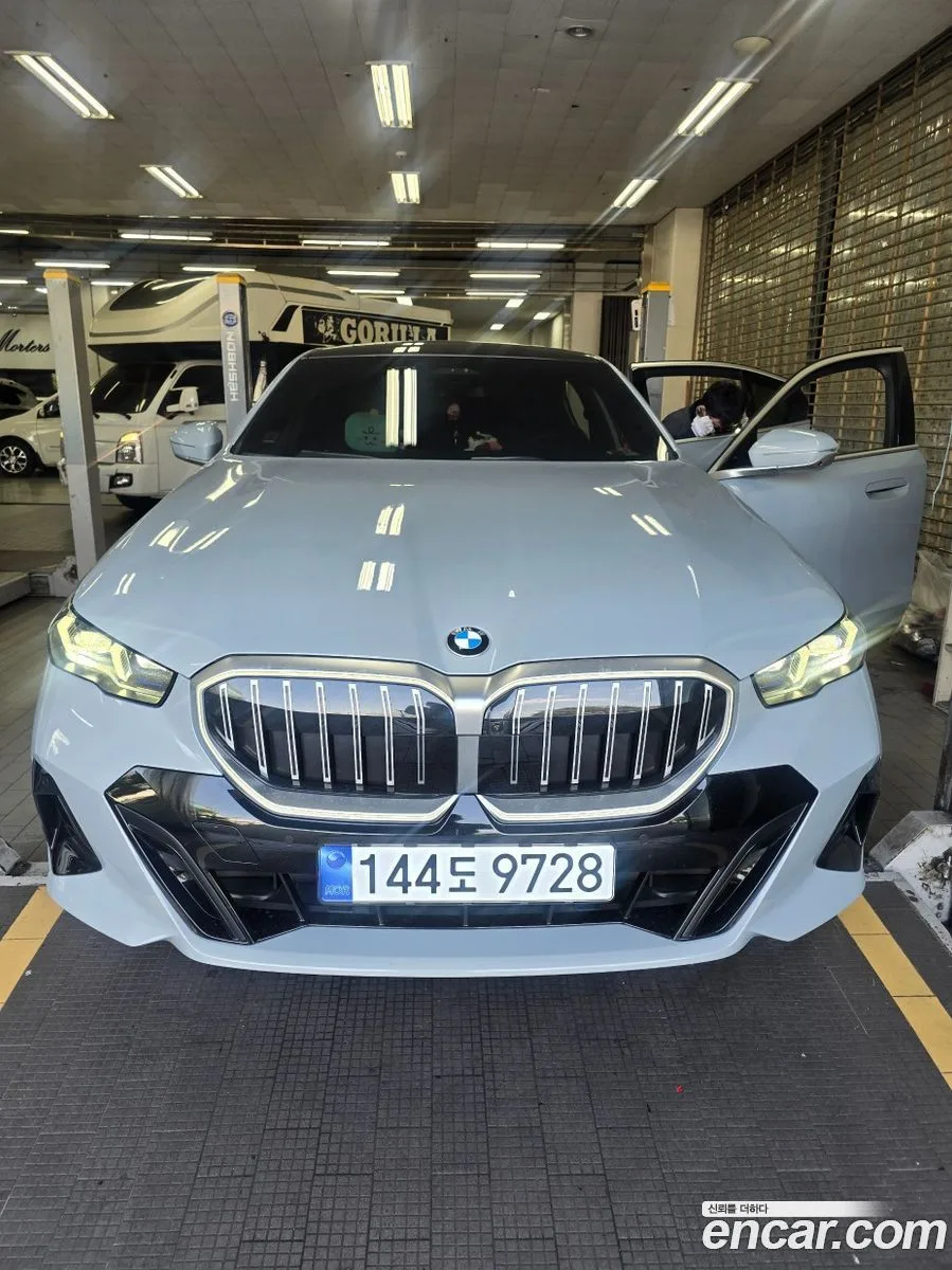 BMW 5 Series 520i M 2024 — фото 1, купить с доставкой в Москву