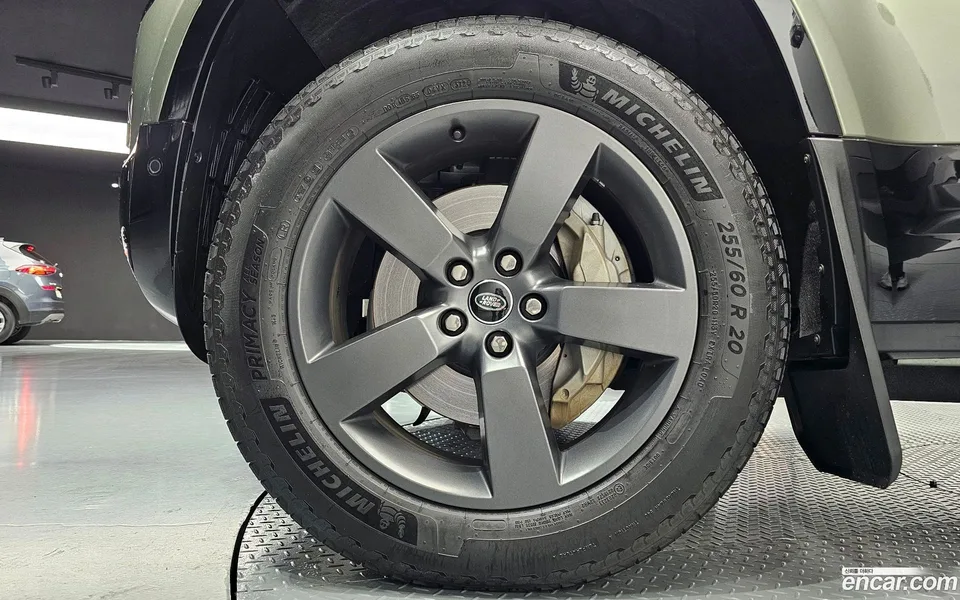 Land Rover Defender 110 D300 X- HSE 2025 — миниатюра 2