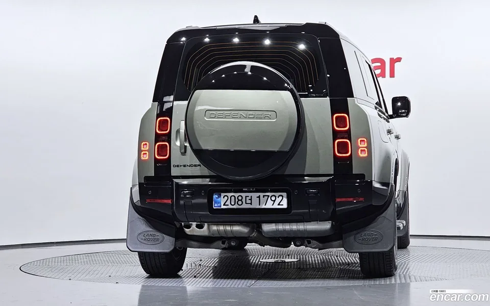 Land Rover Defender 110 D300 X- HSE 2025 — миниатюра 4