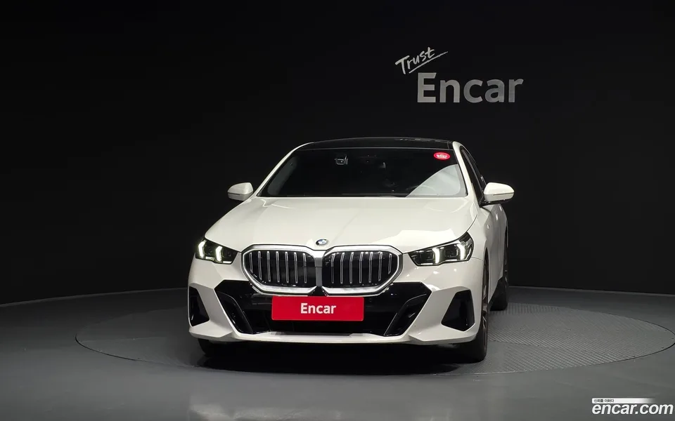 BMW 5 Series 530i xDrive M 2023 — миниатюра 3