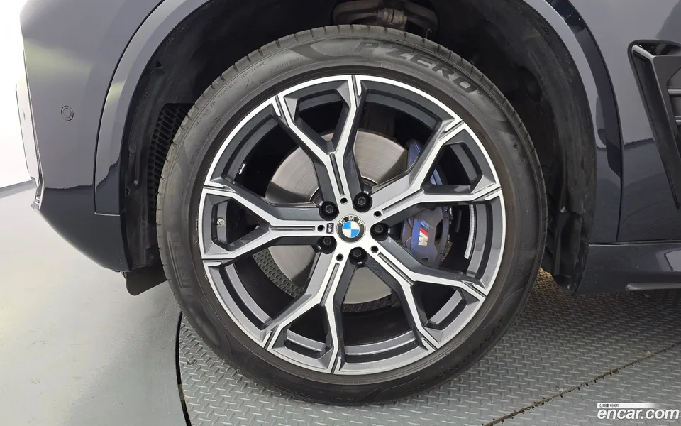 BMW X5 xDrive 40i M 2023 — миниатюра 2
