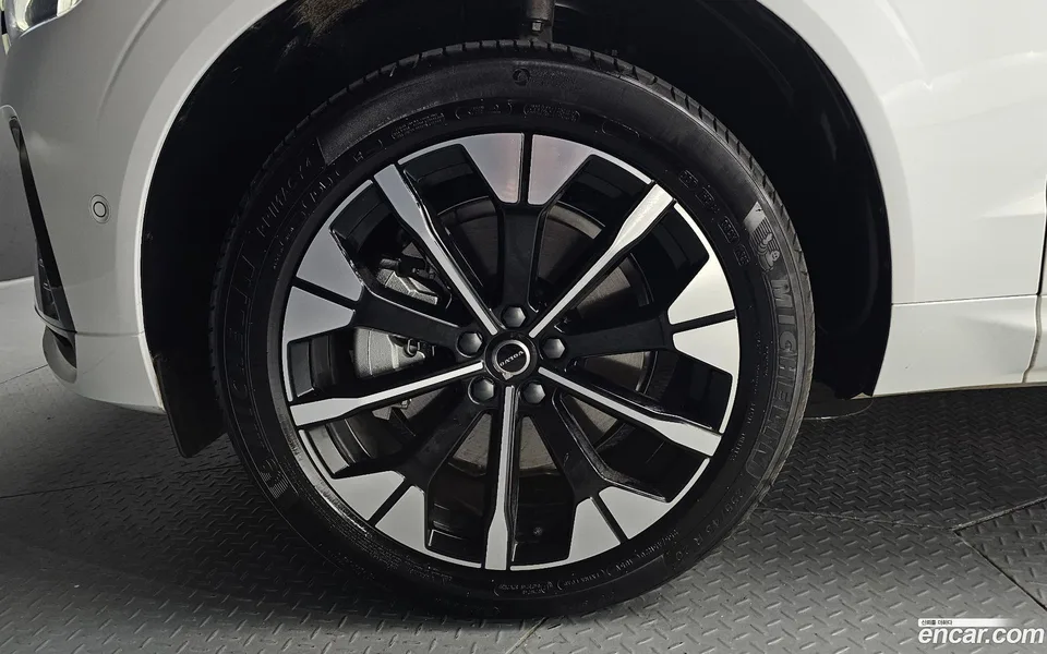 Volvo XC60 B5 2025 — миниатюра 5