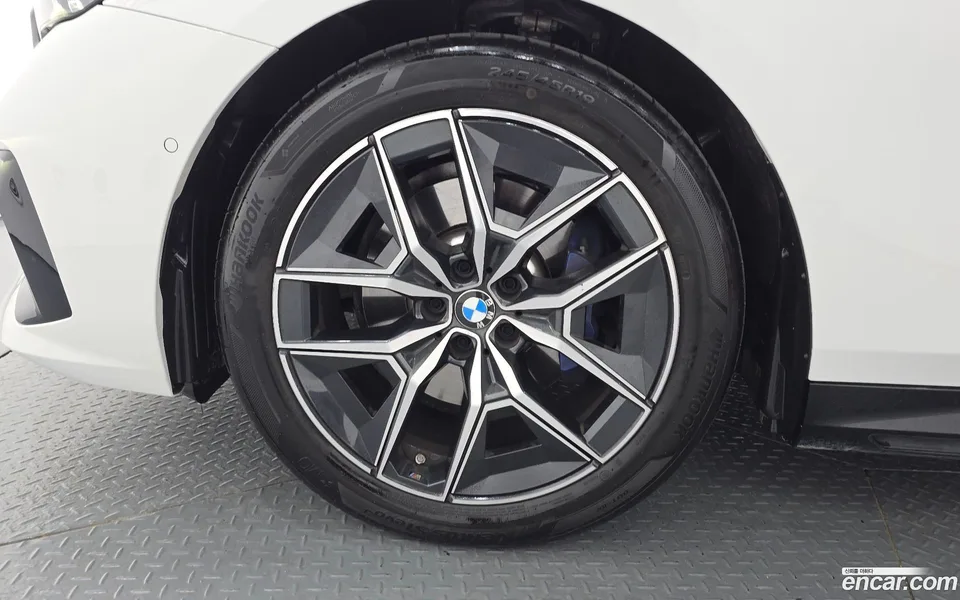 BMW 5 Series 520i M 2025 — миниатюра 2