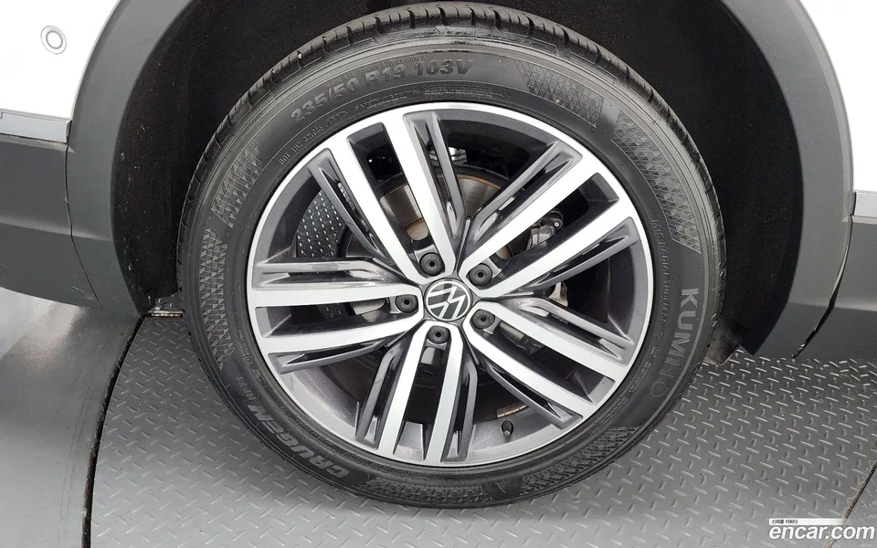 Volkswagen Tiguan Allspace 2.0 TSI 2023 — миниатюра 5