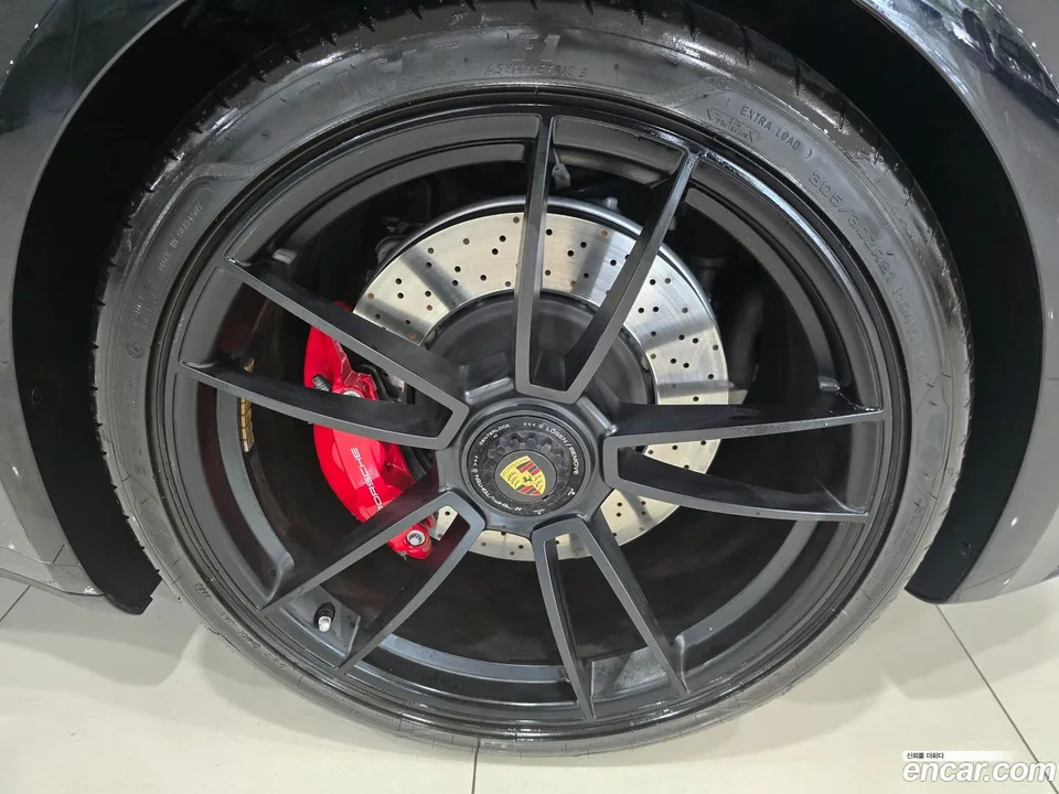 Porsche 911 (992) 4 GTS 2023 — миниатюра 2