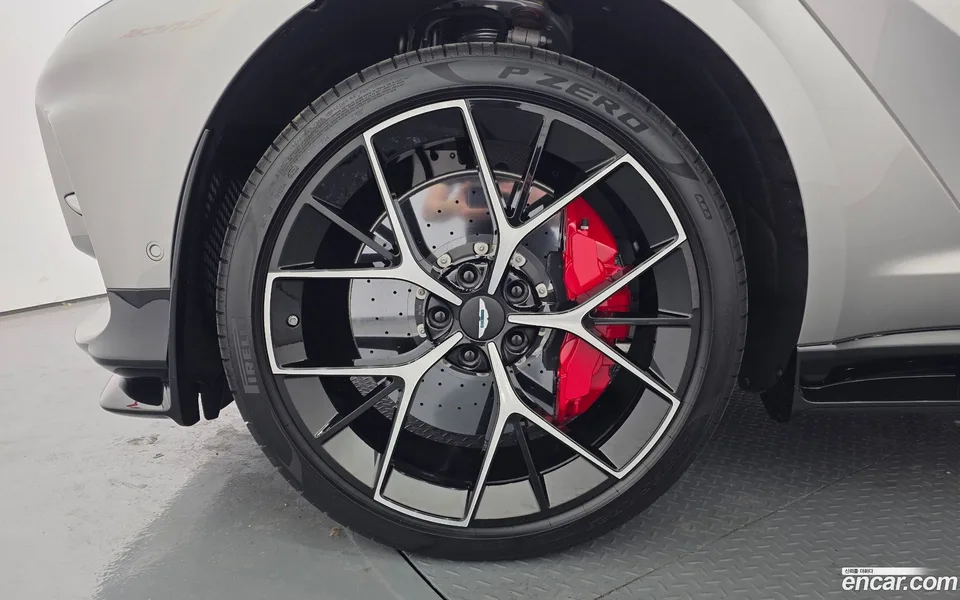 Aston Martin DBX 4.0 V8 707 2025 — миниатюра 2