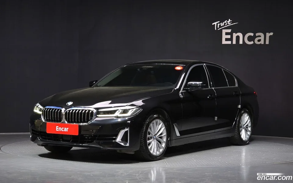 BMW 5 Series 520i 2022 — фото 1, купить с доставкой в Москву