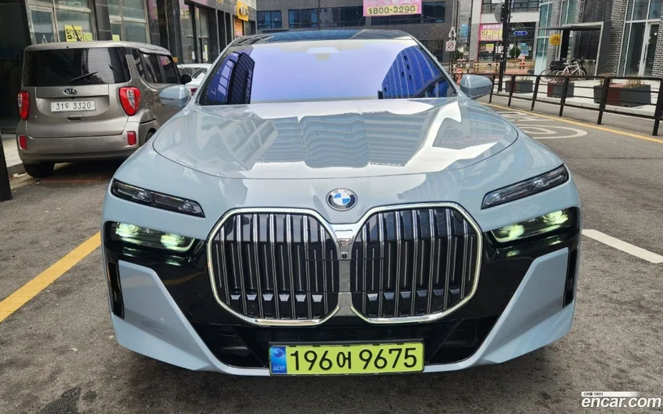 BMW 7 Series 740i xDrive M 2025 — фото 1, купить с доставкой в Москву