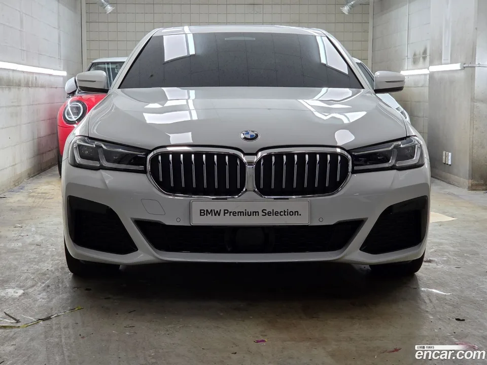BMW 5 Series 530i xDrive M 2022 — миниатюра 3