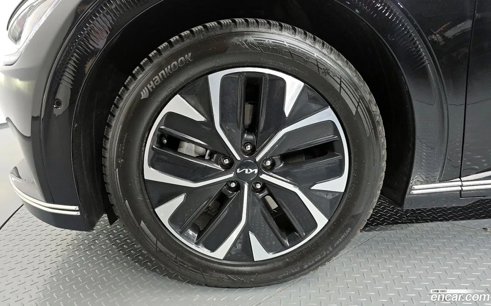 Kia EV6 2023 — миниатюра 2