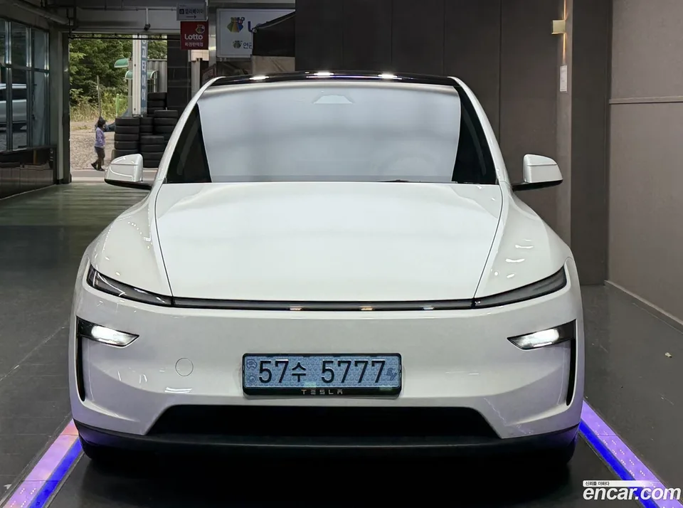 Tesla Model Y AWD 2025 — миниатюра 4