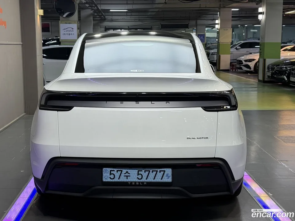 Tesla Model Y AWD 2025 — миниатюра 5