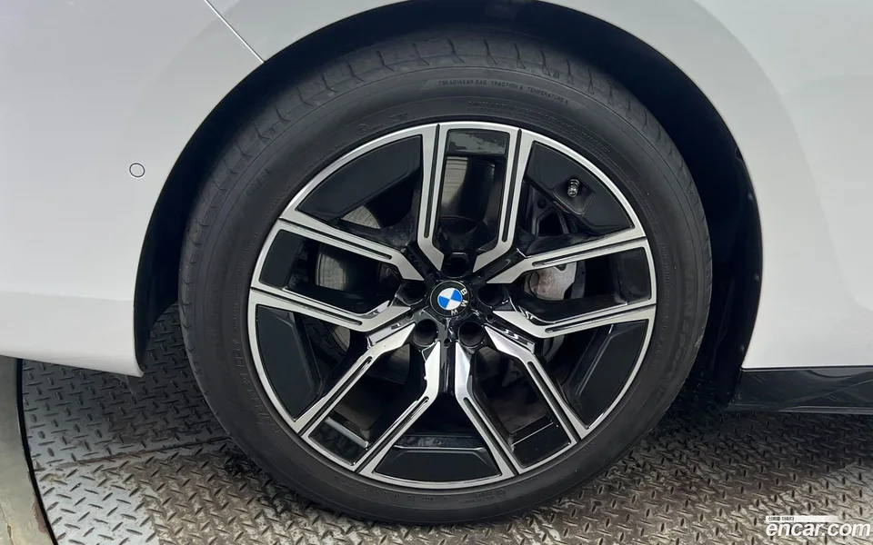 BMW 7 Series 740i xDrive M 2024 — миниатюра 2