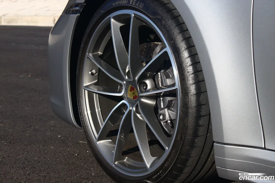 Porsche 911 (992) 4 2024 — миниатюра 2