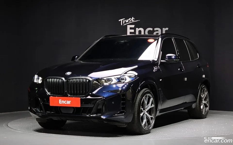 BMW X5 xDrive 40i M 2024 — фото 1, купить с доставкой в Москву