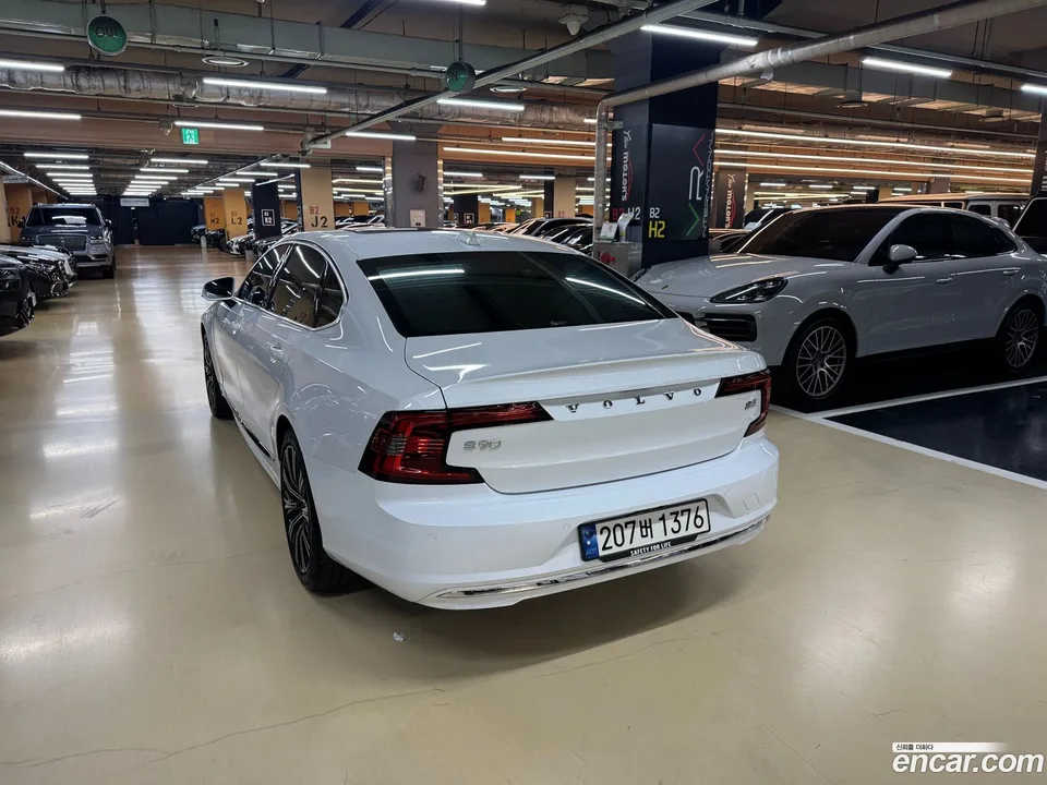 Volvo S90 B5 2024 — миниатюра 3