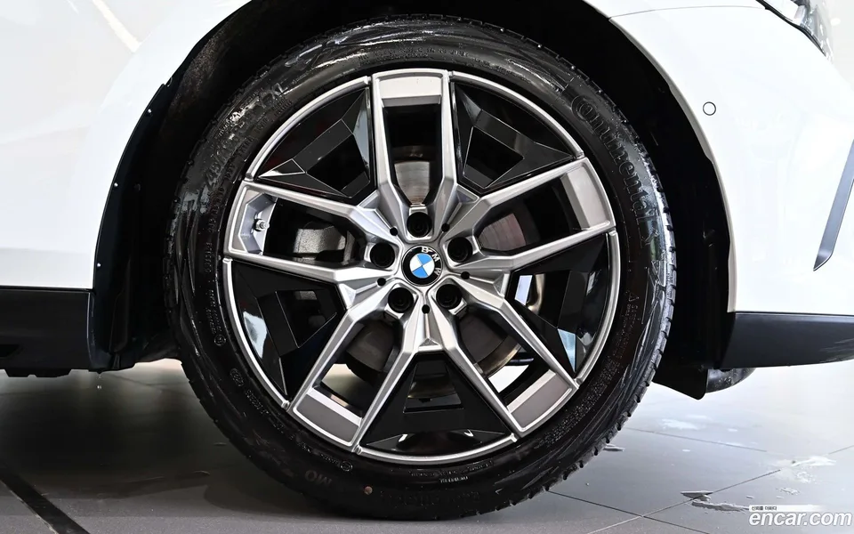 BMW 5 Series 520i 2025 — миниатюра 2