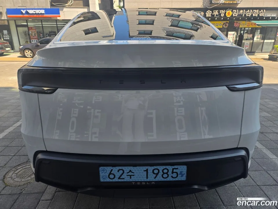 Tesla Model Y RWD 2026 — миниатюра 5