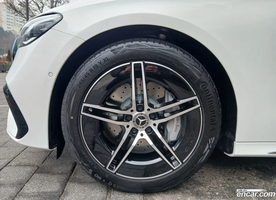 Mercedes-Benz E-Class E300 4MATIC AMG Line 2026 — миниатюра 3