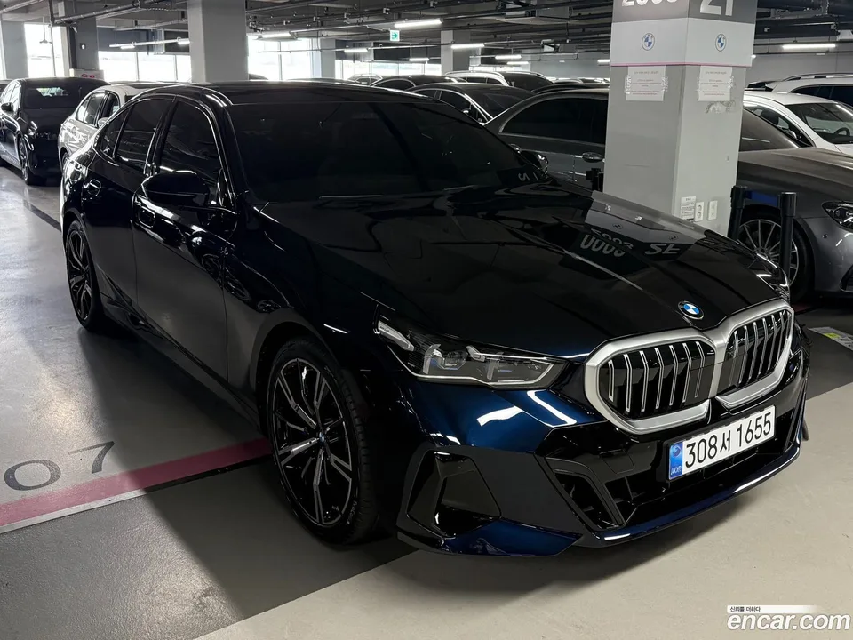 BMW 5 Series 530i xDrive M 2026 — фото 1, купить с доставкой в Москву
