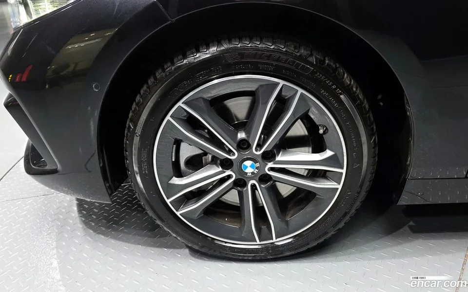 BMW 1 Series 120i 2023 — миниатюра 2