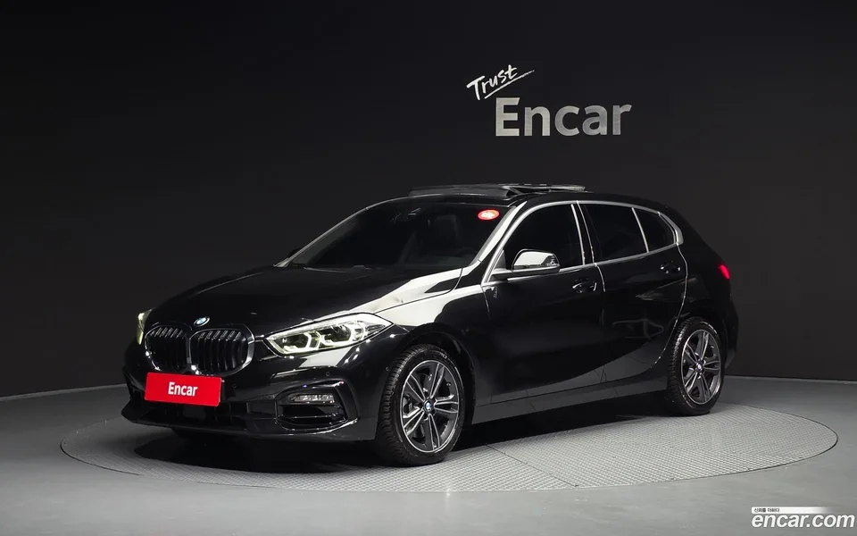 BMW 1 Series 120i 2023 — фото 1, купить с доставкой в Москву