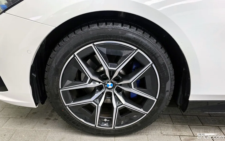 BMW 5 Series 520i M 2024 — миниатюра 2