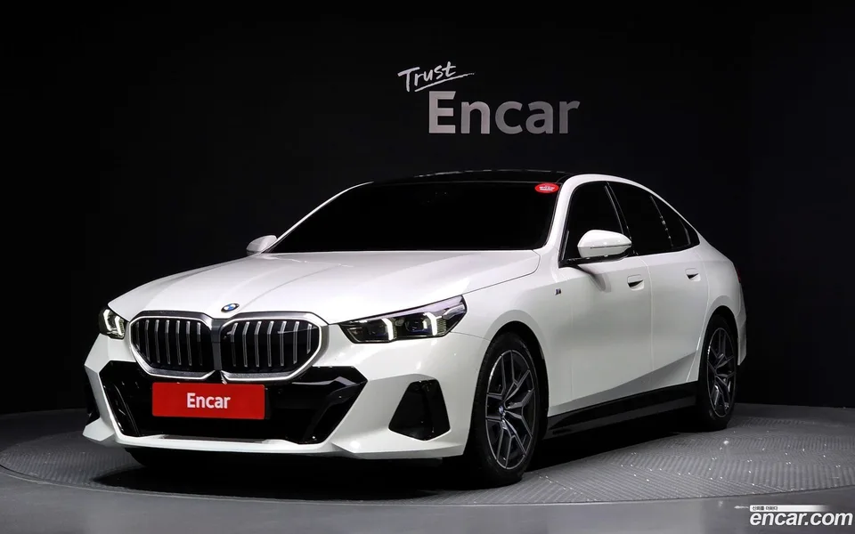 BMW 5 Series 520i M 2024 — фото 1, купить с доставкой в Москву