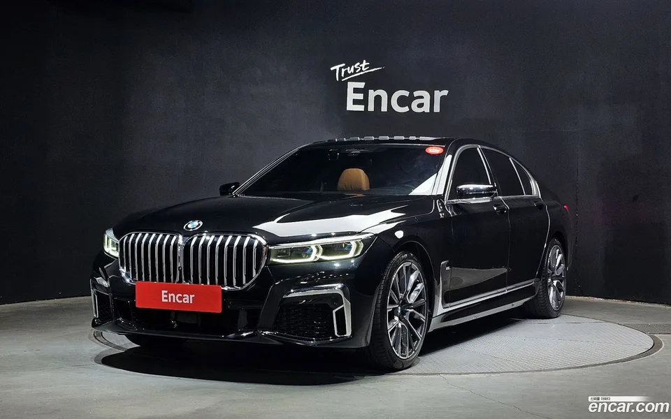 BMW 7 Series 740i M 2022 — фото 1, купить с доставкой в Москву