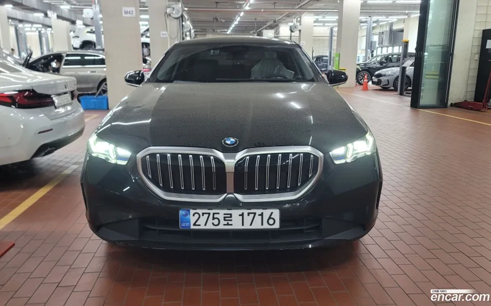 BMW 5 Series 523d 2025 — миниатюра 3