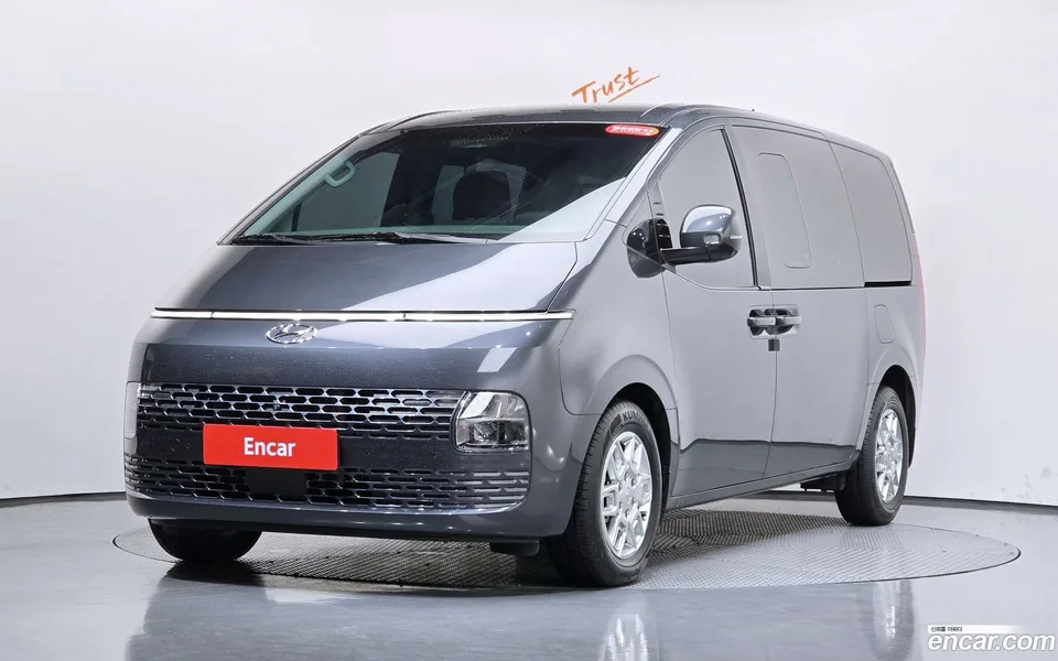 Hyundai Staria 5 2023 — фото 1, купить с доставкой в Москву