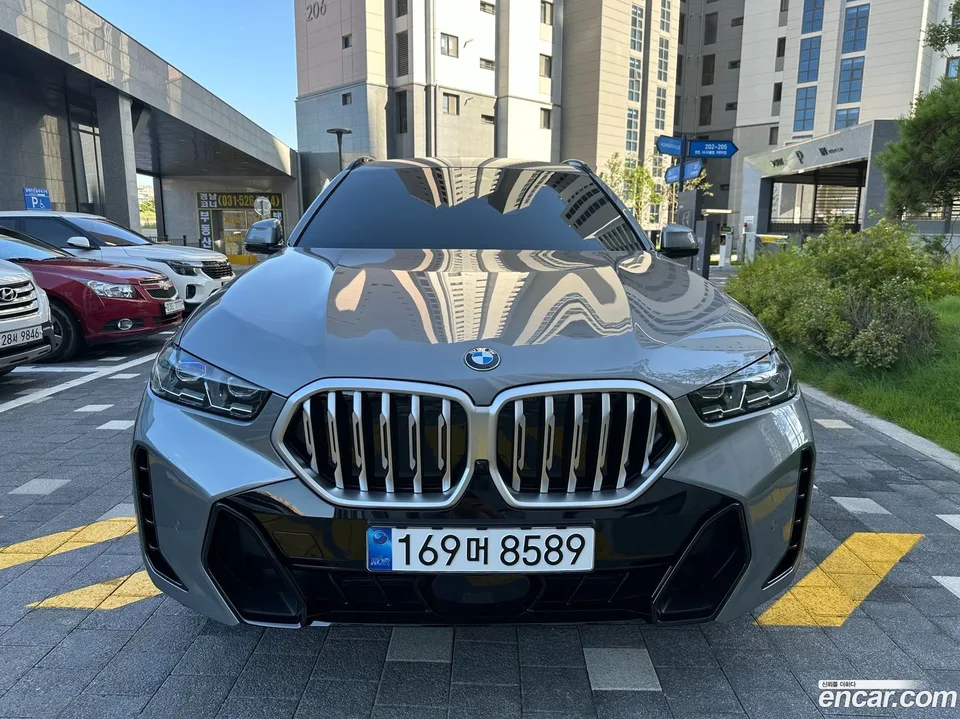 BMW X6 xDrive40i M 2025 — фото 1, купить с доставкой в Москву