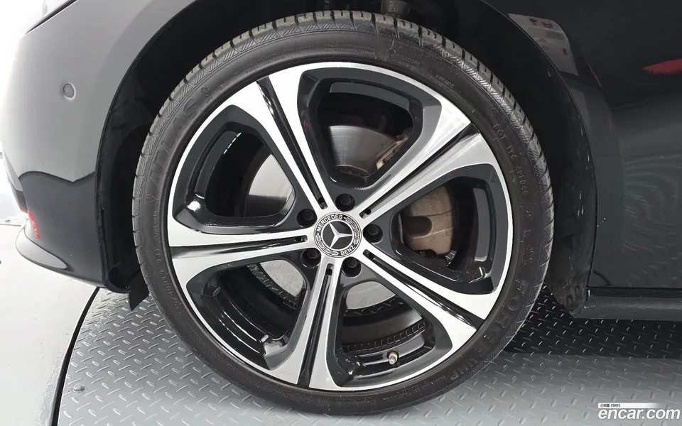 Mercedes-Benz C-Class C300 4MATIC 2023 — миниатюра 5