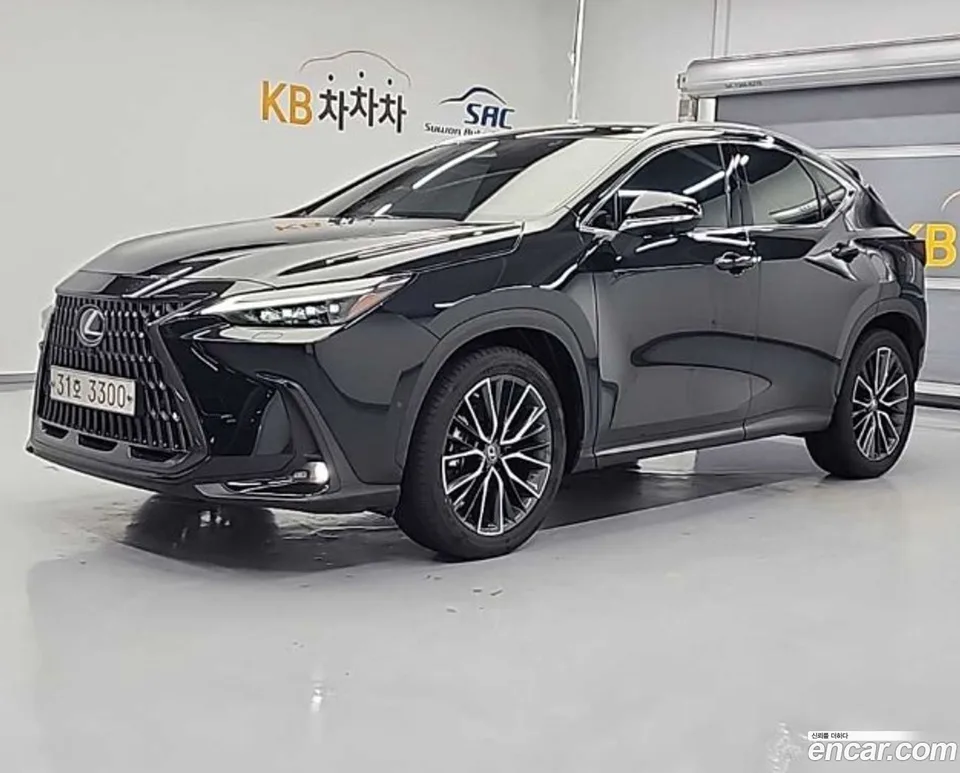 Lexus NX 350h 2022 — фото 1, купить с доставкой в Москву