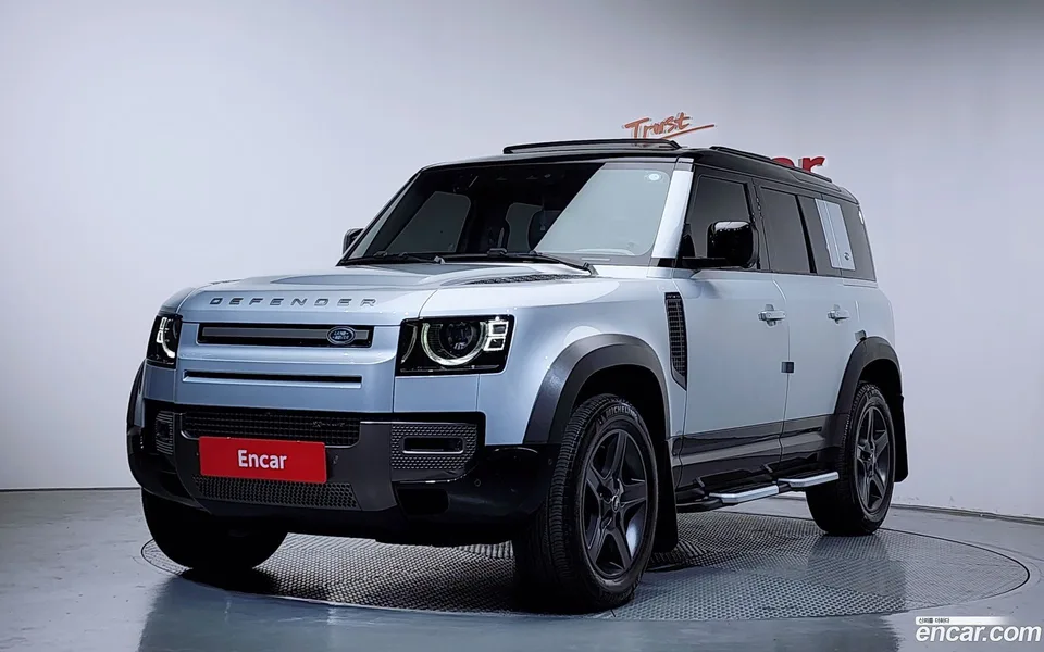 Land Rover Defender 110 P300 X- SE 2023 — фото 1, купить с доставкой в Москву
