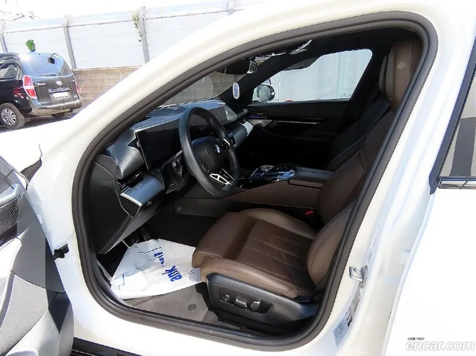 BMW 5 Series 520i M 2024 — миниатюра 2