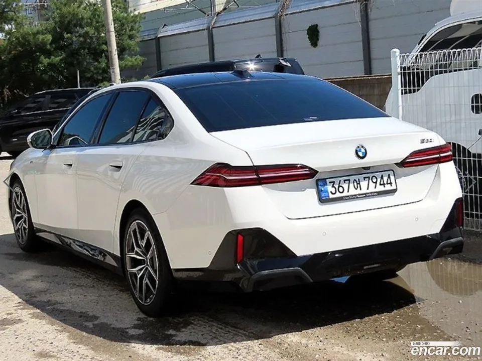 BMW 5 Series 520i M 2024 — миниатюра 3