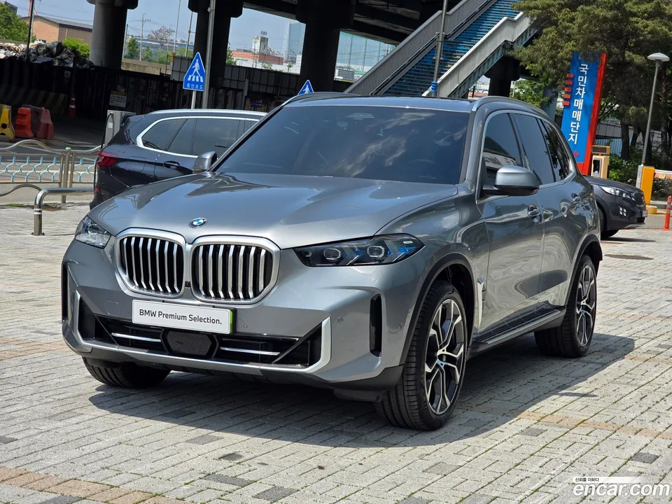 BMW X5 xDrive 40i xLine 2025 — фото 1, купить с доставкой в Москву