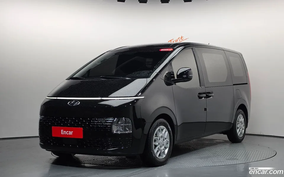 Hyundai Staria 3 2022 — фото 1, купить с доставкой в Москву