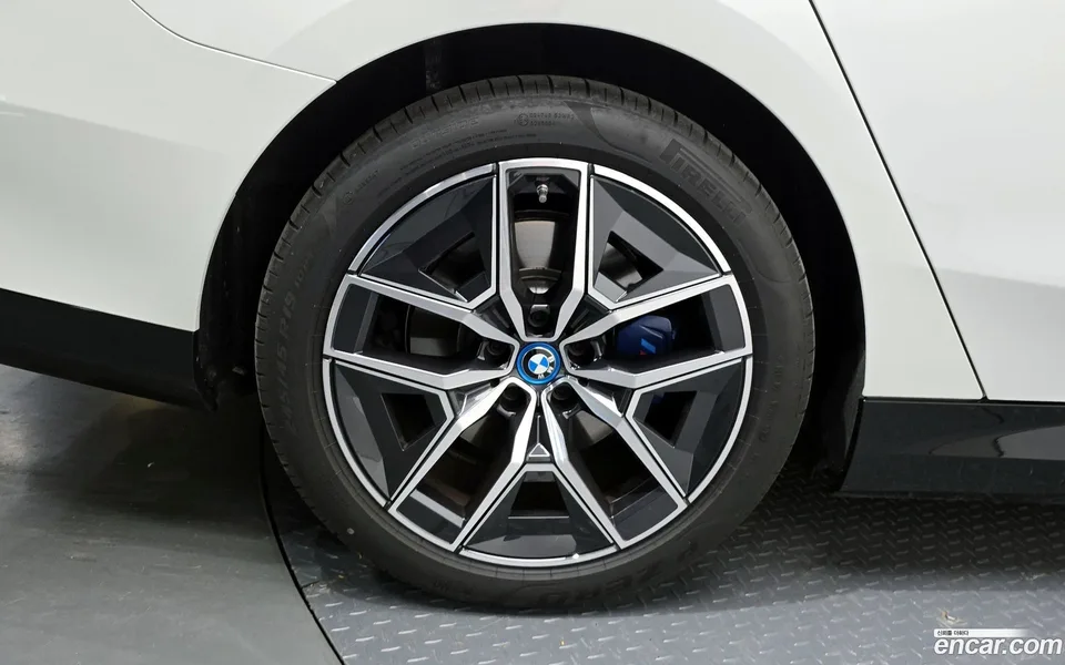 BMW i5 eDrive 40 M 2023 — миниатюра 2