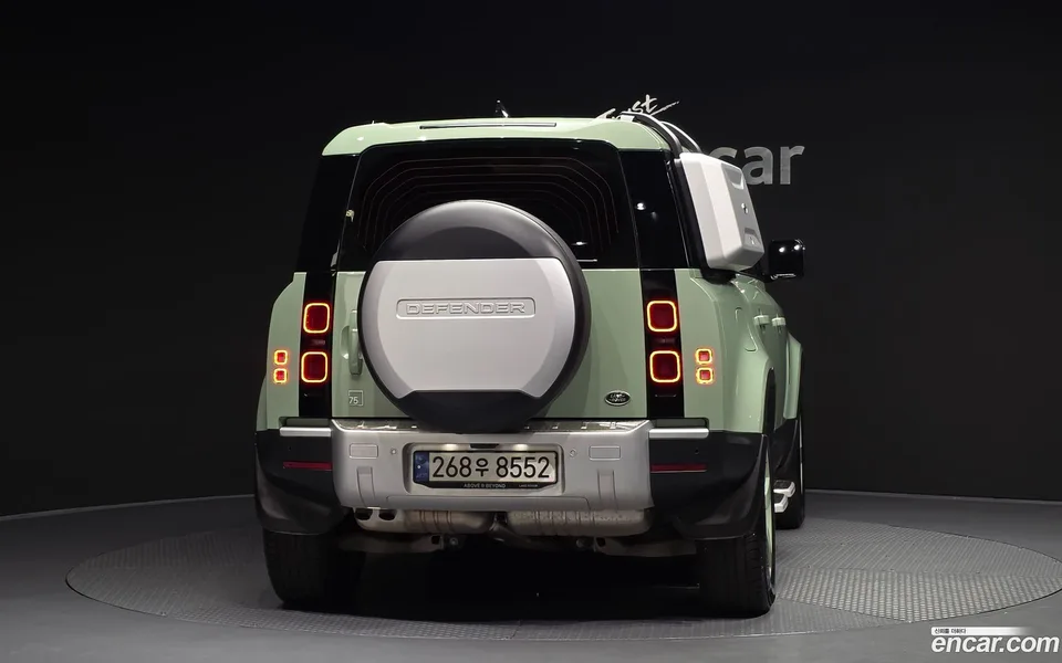 Land Rover Defender 110 D300 75th 2023 — миниатюра 4