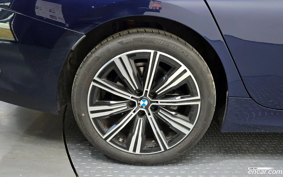 BMW 3 Series 320i 2025 — миниатюра 5
